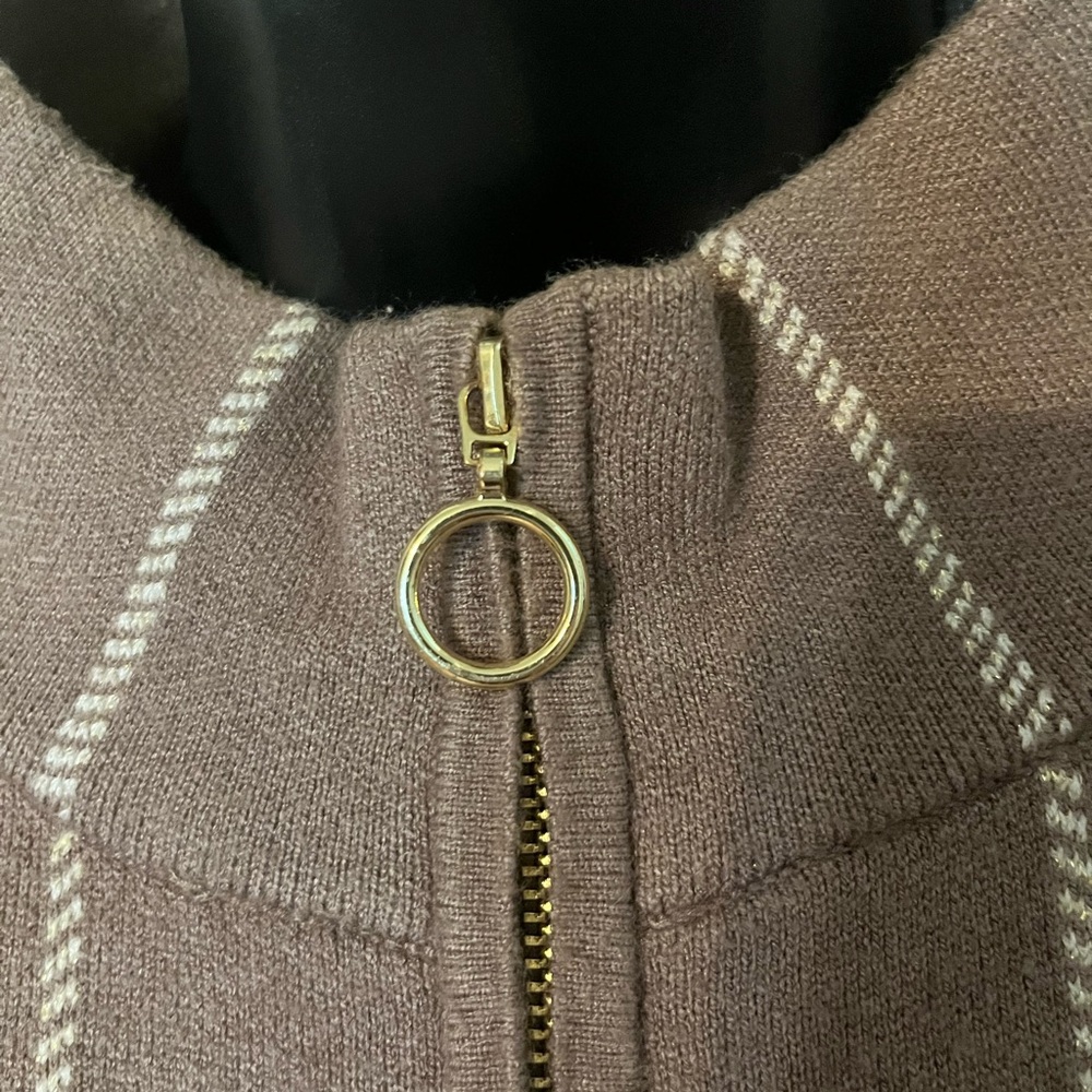 Tahari Zip Up Windowpane Cape Coat. Tan w/ gold hardware, Sz L / XL - Picture 5 of 10